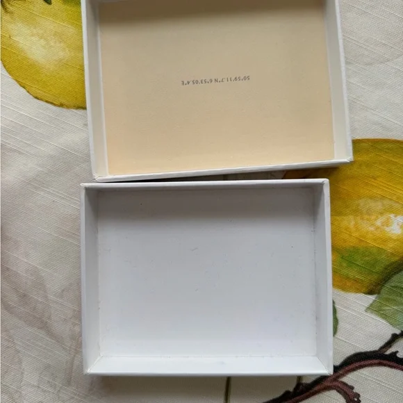 RIMOWA White Box with Black Logo and Yellow Sticker, Cardholder - Picture 2 of 4